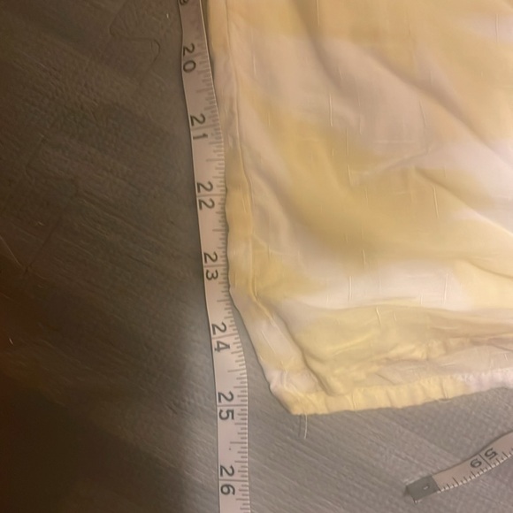 Yellow and white Hawaiian print palazzo pants. Size large. - Picture 5 of 6